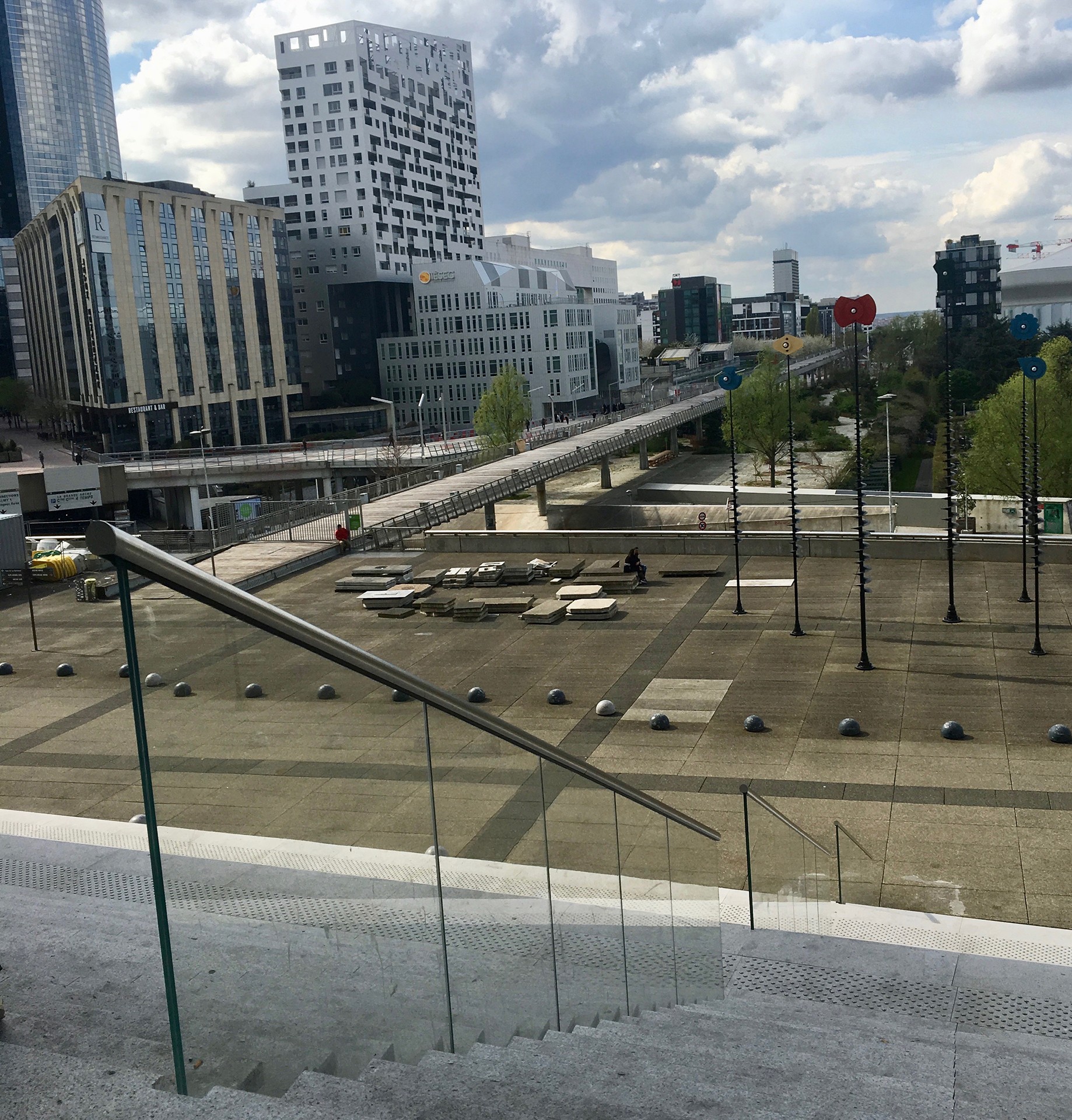 CROSILUX® 2.0 - Projet de rénovation du parvis de la Défense à Paris Poseur Vulcain