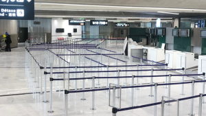 Les premiers 400 poteaux à sangle pour le Terminal 1 ont été posés en 2 jours. Grâce à ces poteaux à fixation magnétique et à tête rotative, le flux de passagers est optimisé. Les systèmes de guidage Beltrac sont faciles à utiliser et à manipuler.