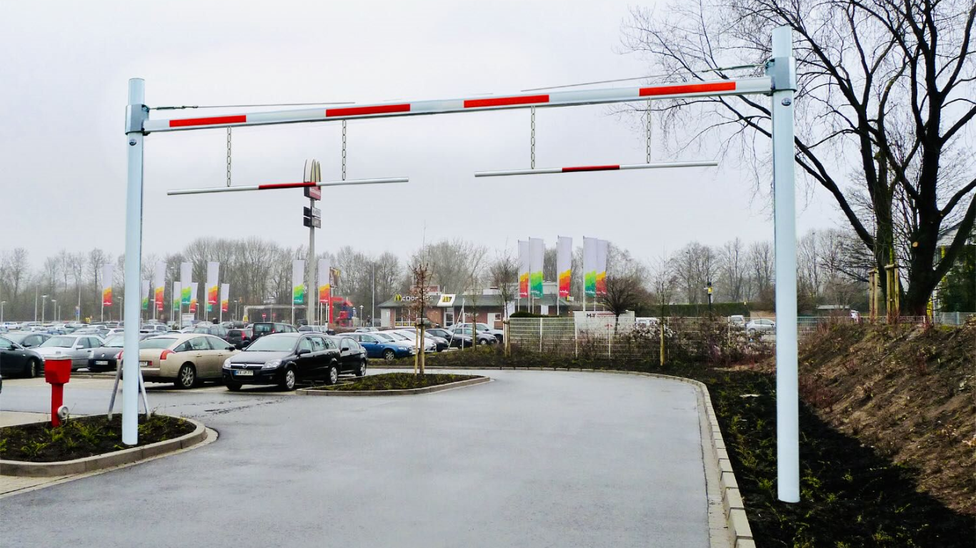 Les portiques de la gamme MANNUS de limitation de hauteur servent à réguler et à empêcher le trafic de certains véhicules hauts (camions, poids lourds, …) dans certaines zones (routes et voies de circulation, parkings).