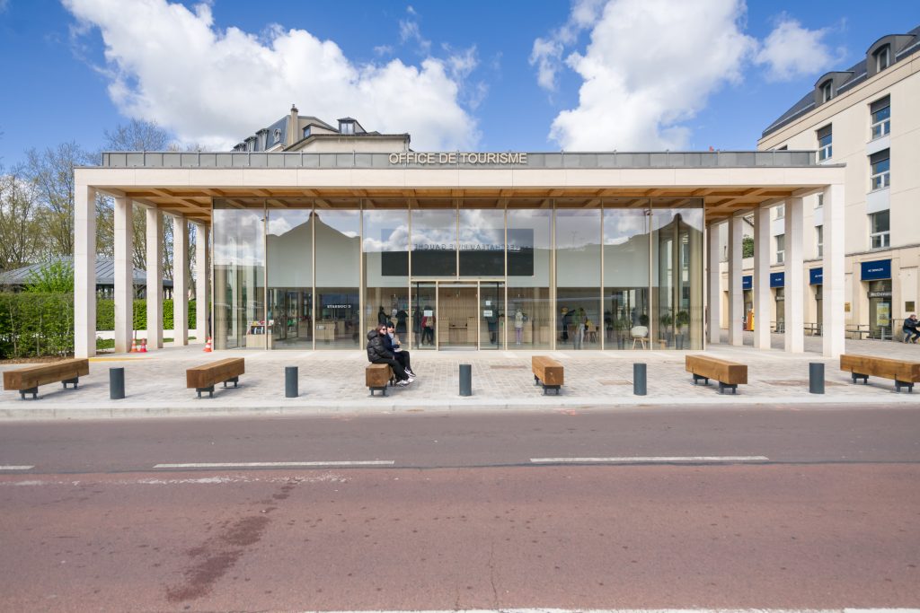 Ville de Versailles — Office de tourisme · Aménagement urbain, gamme Pure — CROSO France